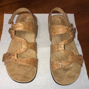 Criss-across Padded Sandals